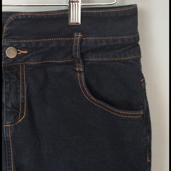 HOLD SUPER-CUTE XHILARATION DARK DENIM SKIRT - Picture 2 of 3