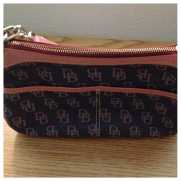 Dooney & Bourke - Picture 3 of 4