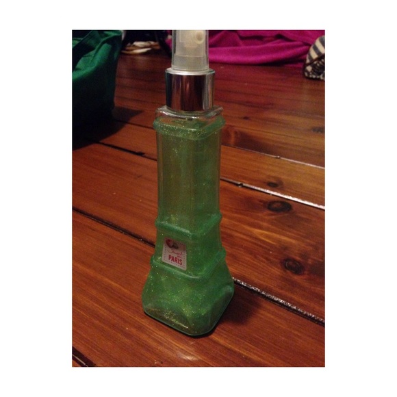 ⭐️Sweet On Paris shimmer body spray⭐️