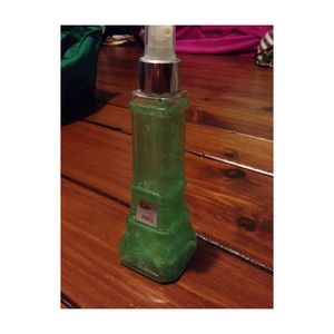 ⭐️Sweet On Paris shimmer body spray⭐️