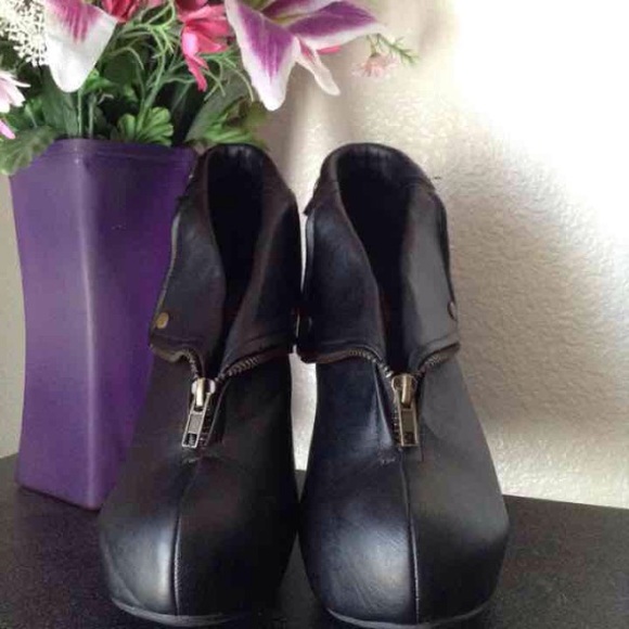 Charlotte Russe Heels - Picture 2 of 3