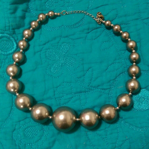 Metallic silver faux pearl necklace - Picture 1 of 2