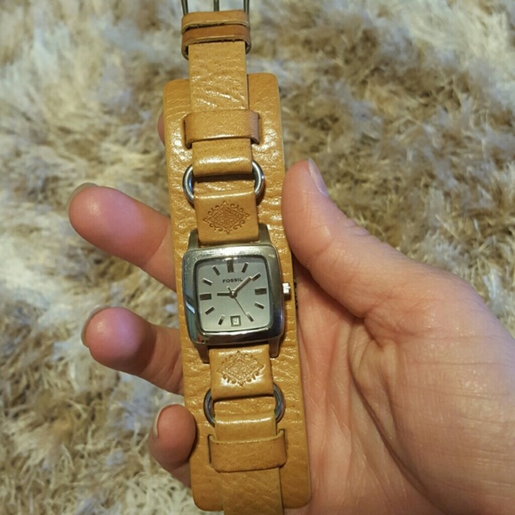 ***sold***Tan fossil watch