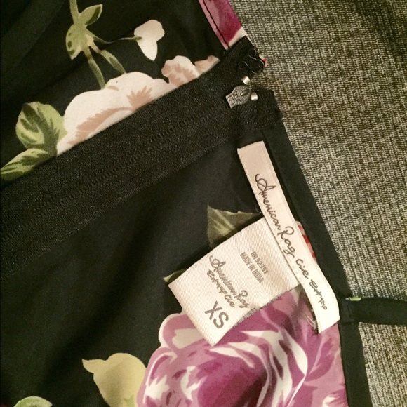 Floral Romper - Picture 2 of 2