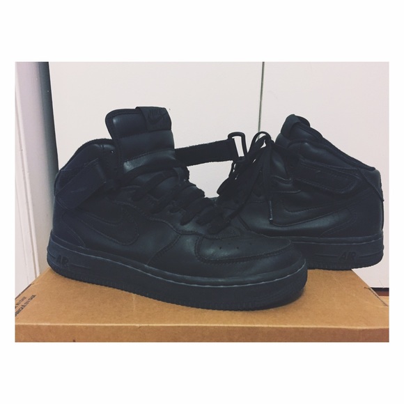 Gently used high top Air Force 1s - Picture 1 of 1