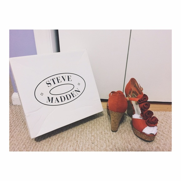 Steve Madden flower wedges - Picture 1 of 1