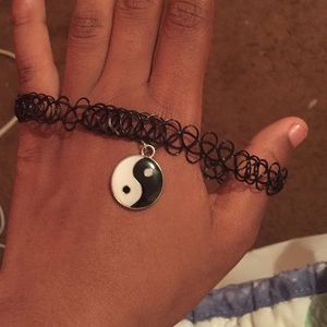 Ying yang chocker necklace