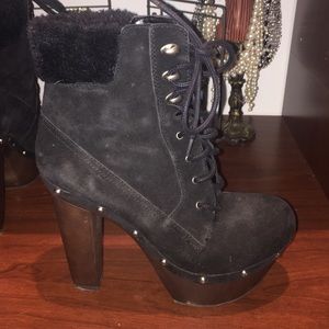 Gorgeous Jessica Simpson boots