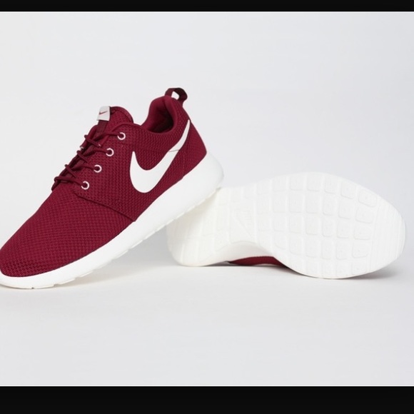 Nike Shoes - Nike roshes