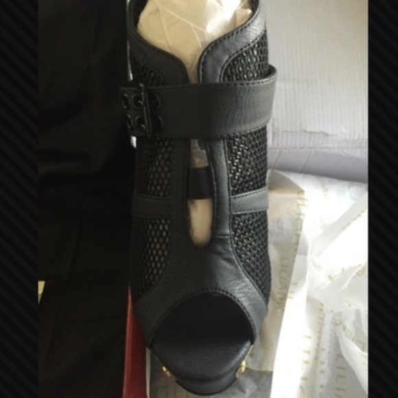 Heels - Picture 2 of 2