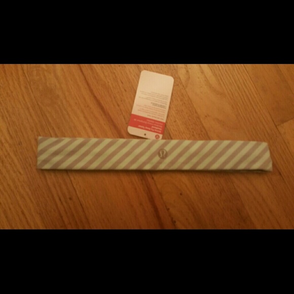 Sold Lululemon skinny fly away tamer bnwt