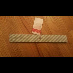 Sold Lululemon skinny fly away tamer bnwt