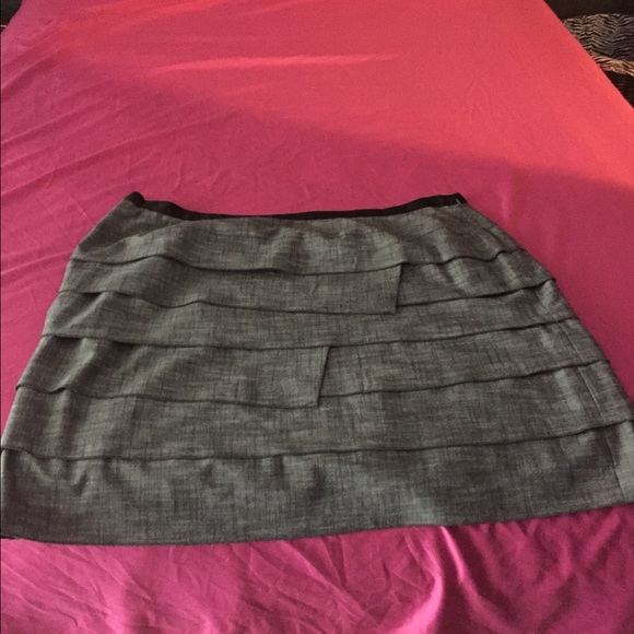 Very cute grey skirt.