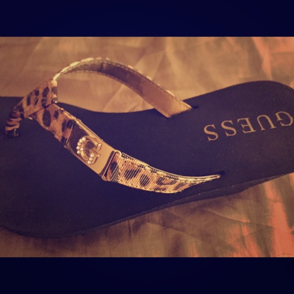 Guess wedges