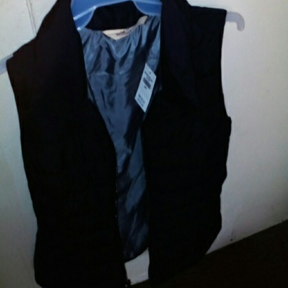 Hollister black vest