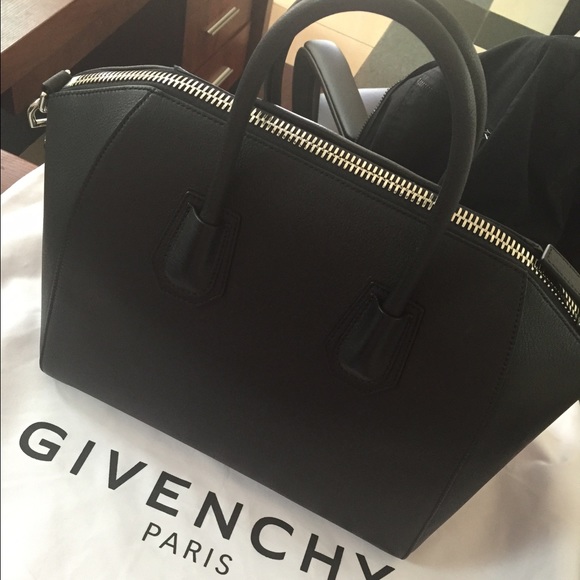 Sold locally - 100% authentic Givenchy Antigona - Picture 3 of 4