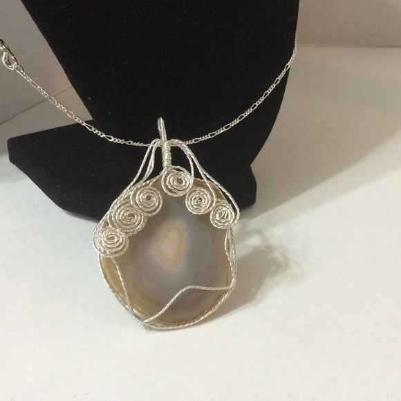 Tan. W/ grey swirls agate slice pendant