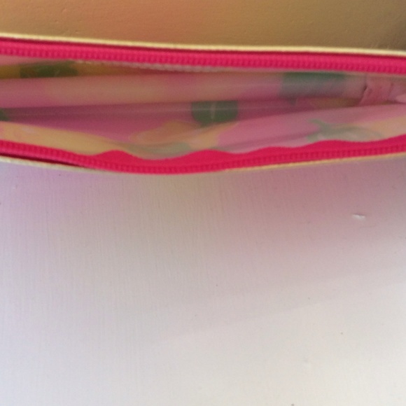 Lilly Pulitzer make up case - Picture 3 of 4
