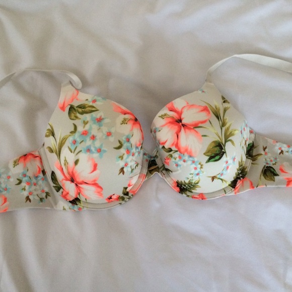 Victoria's Secret Fabulous Bra 36C
