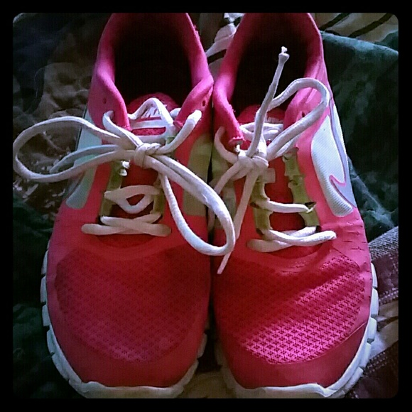 Nike tennis shoes