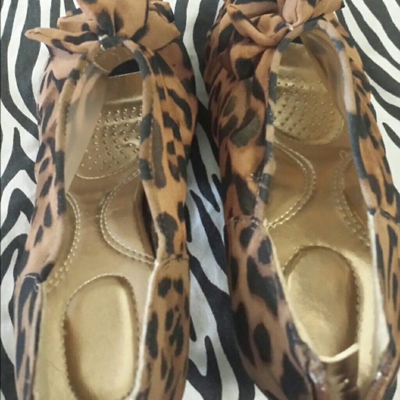 Cute leopard heels never worn. - Picture 3 of 4