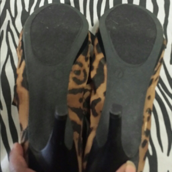 Cute leopard heels never worn. - Picture 4 of 4