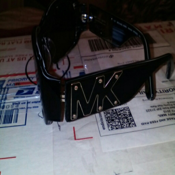 MK SUN GLASSES
