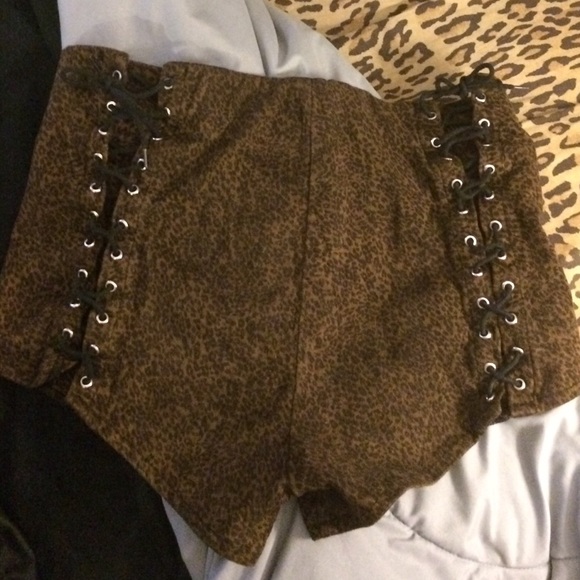❌SOLD❌ UNIF leopard lace up shorts - Picture 3 of 4