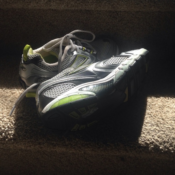Running walking shoes