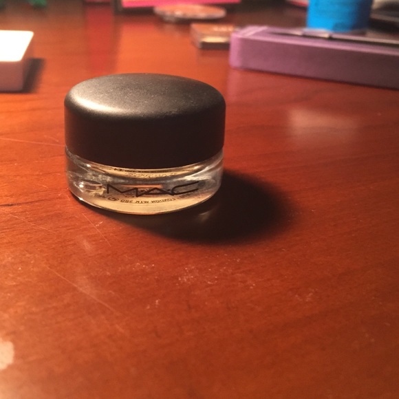 MAC EYE PRIMER