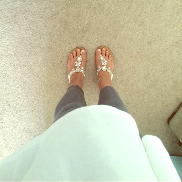 Francesca's Sz 9 Beautiful Jeweled Sandals