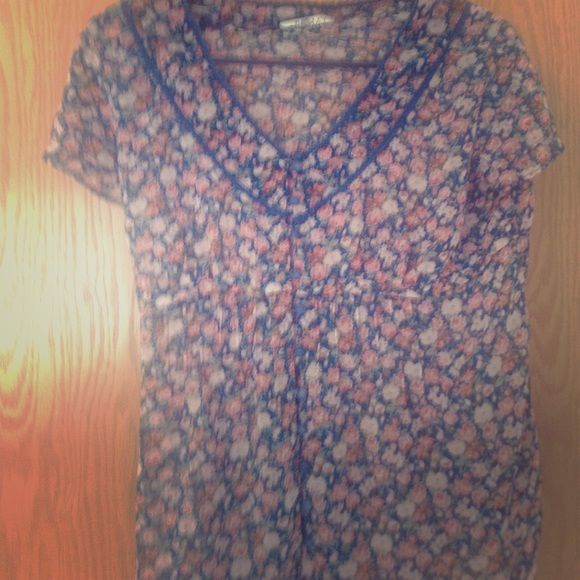 Large flowery top