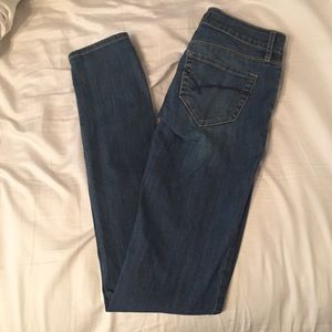 Low-rise skinny jeans