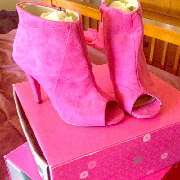 Cute pink ankle boot!!!