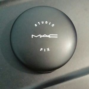 MAC powder plus foundation