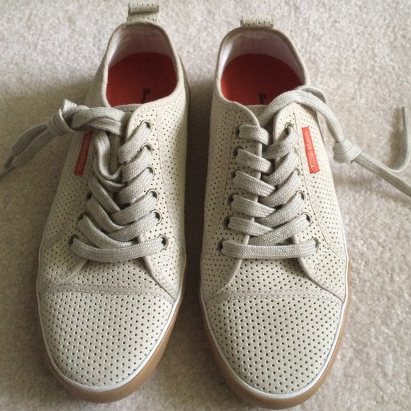 New Tommy Bahama shoes