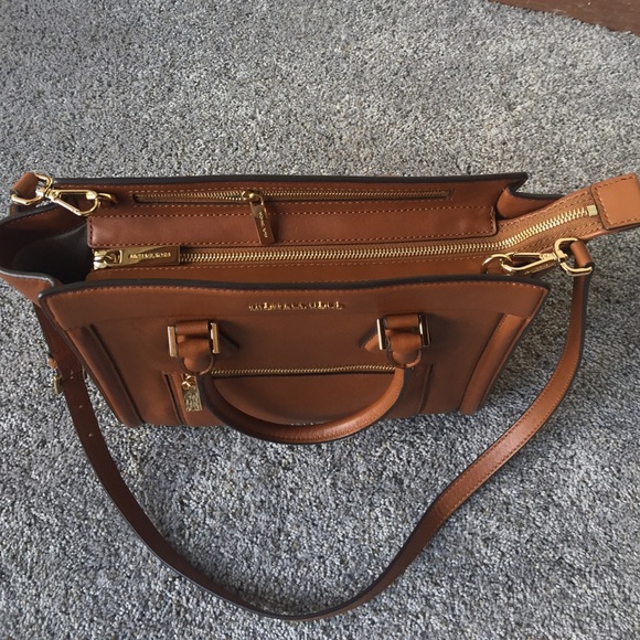 MK BAG SOLD ON MERC - Picture 2 of 4