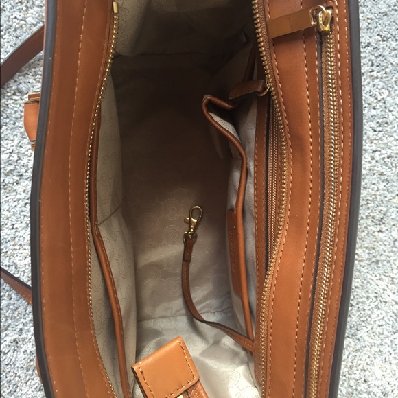 MK BAG SOLD ON MERC - Picture 3 of 4