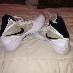 White nike hyperlink 2011
