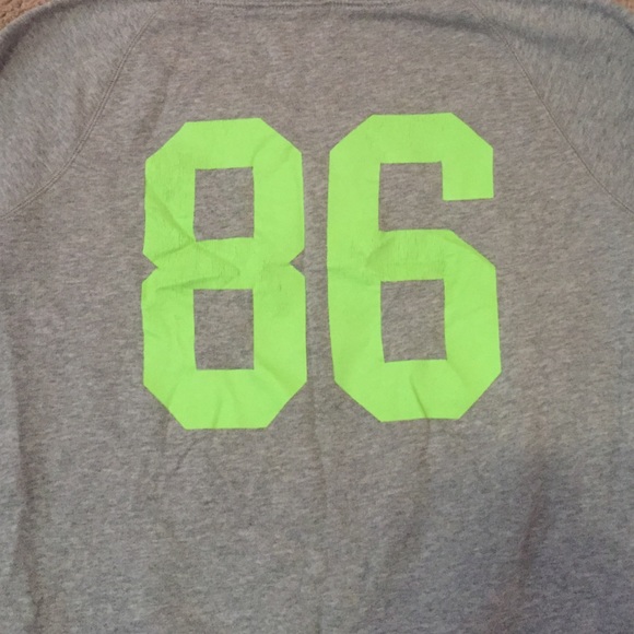 Victoria's Secret grey and green crew neck - Picture 3 of 3