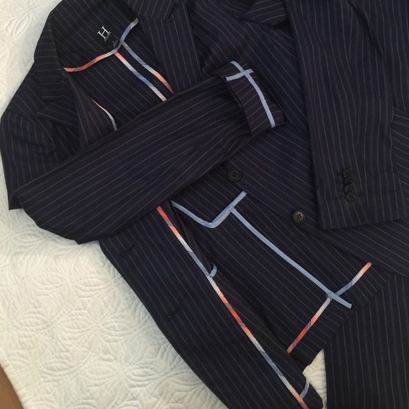 Navy dotted pin-stripe Hilfiger Two piece suit. - Picture 4 of 4