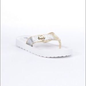 Micheal Kors gauge sandal/youth 5/women 7