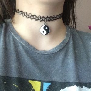 yin & yang choker