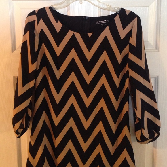 sequin hearts Dresses & Skirts - Chevron 3/4 sleeve dress