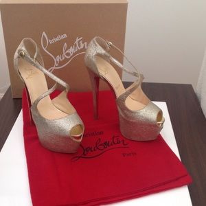 SOLD Authentic Christian Louboutin Gld exagona 160
