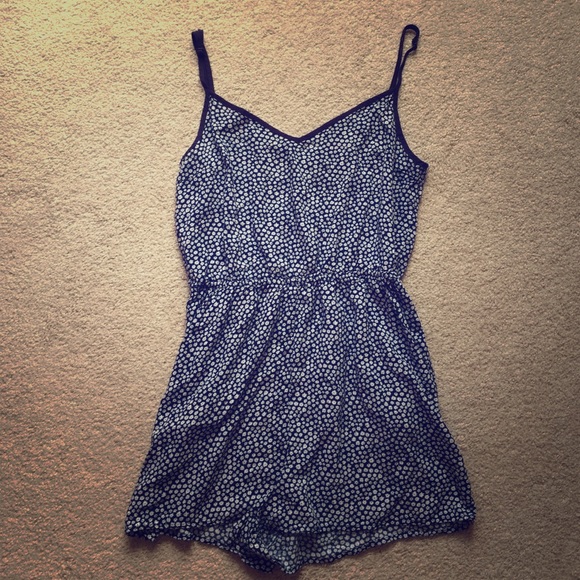 H&M Dresses & Skirts - Floral romper