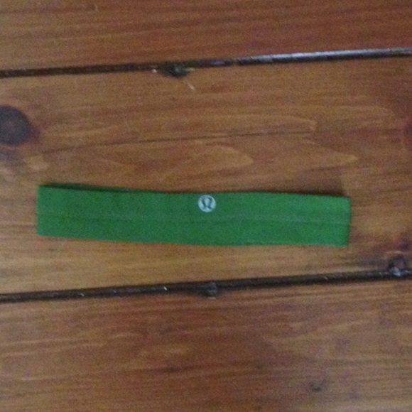 ⭐️Green lulu head band⭐️