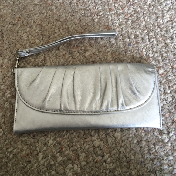 Silver clutch