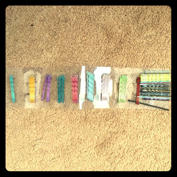 Assorted bobby pins