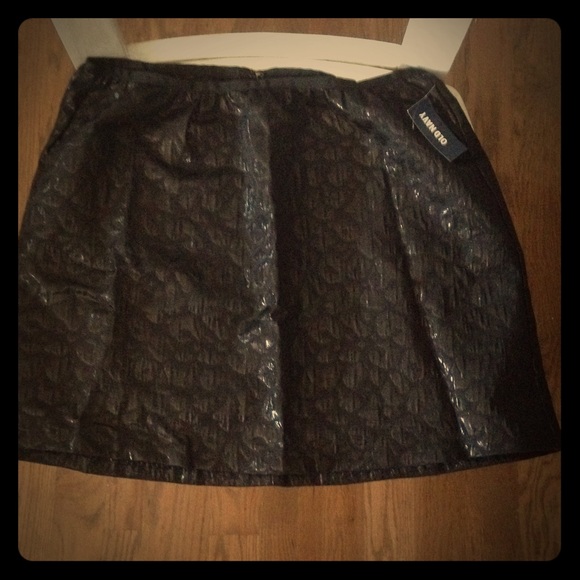 NWT SKIRT